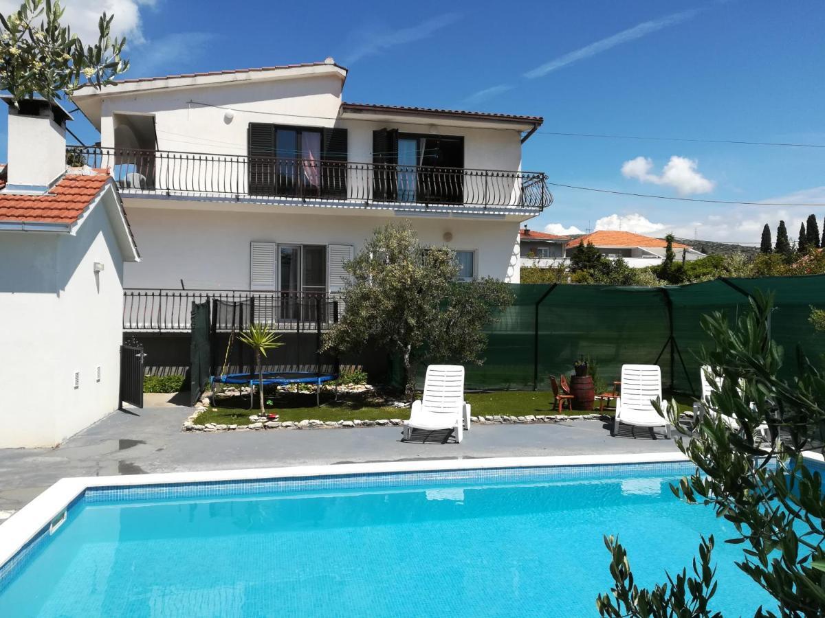 Villa Bellava โตรกีร์ ภายนอก รูปภาพ